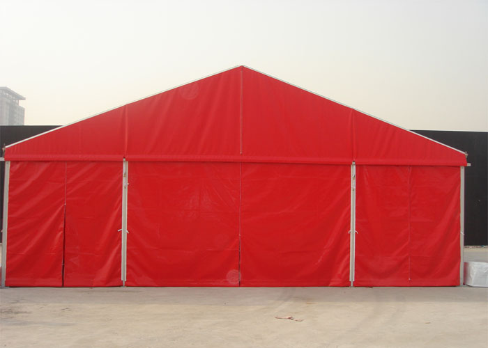 红色帐篷.jpg